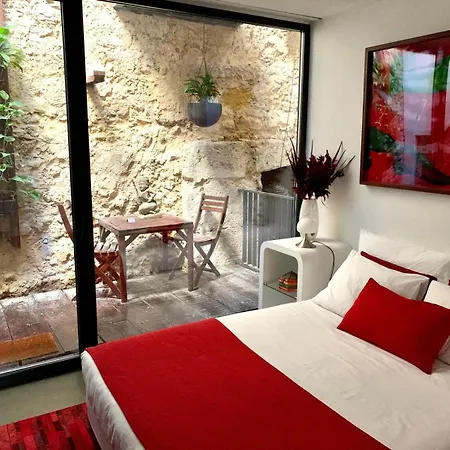 Daire Old Stables Chiado - 2 Bedroom In The Heart Of
