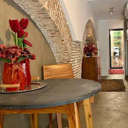 Old Stables Chiado - 2 Bedroom In The Heart Of Apartamento *